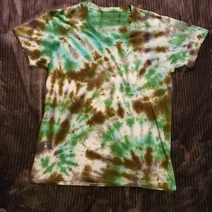Tie dye tee V neck medium green/brown/blue/gray